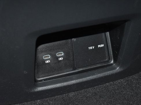 Certified 2025 Volkswagen Atlas SEL Premium R-Line image 17