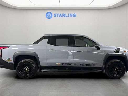 Used 2025 Chevrolet Silverado EV LT image 11