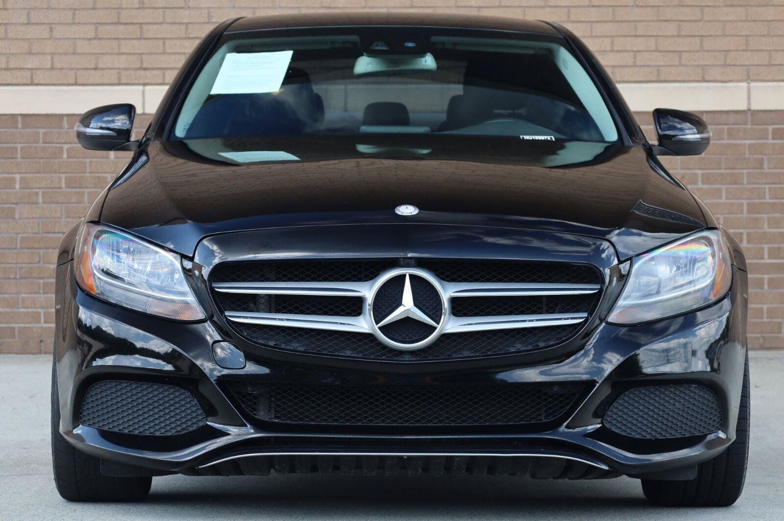 Used 2017 Mercedes-Benz C 300 4MATIC Sedan image 4