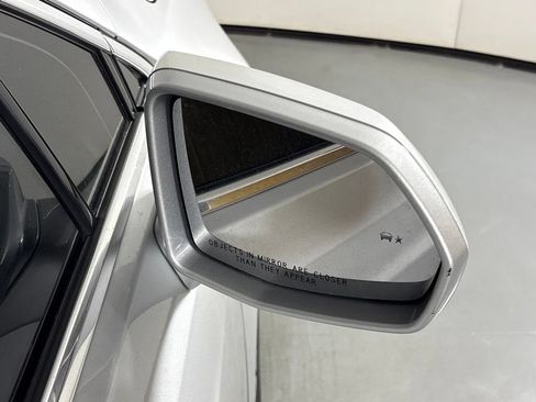 Used 2018 Cadillac XT5 Premium Luxury FWD image 17