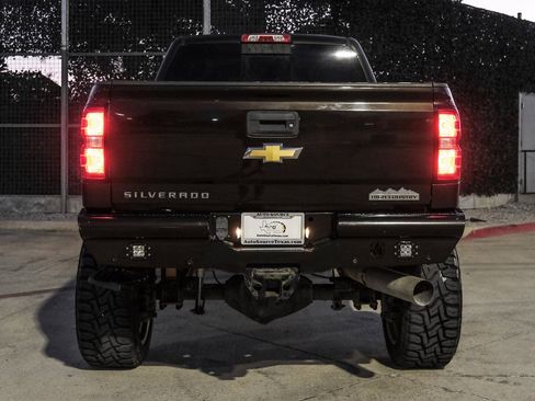 Used 2018 Chevrolet Silverado 2500 High Country w/ Duramax Plus Package image 11