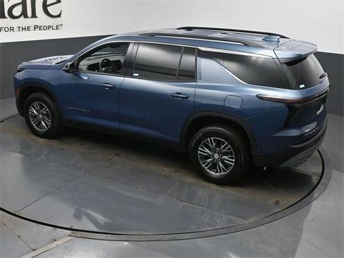 Used 2025 Chevrolet Traverse LT image 43