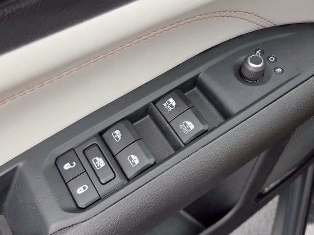 Used 2025 Jeep Compass Limited AWD/4WD image 29