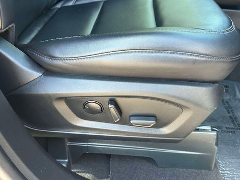 Used 2023 Ford Explorer XLT w/ Equipment Group 202A AWD/4WD image 27