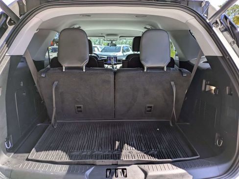 Used 2024 Ford Explorer XLT w/ Equipment Group 202A RWD image 13