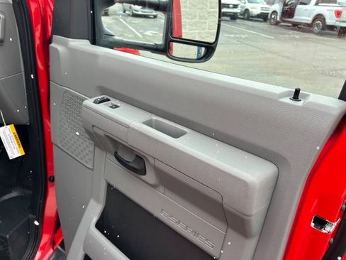 New 2026 Ford E-350 and Econoline 350 Super Duty w/ Interior Upgrade Package RWD image 40