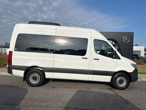 Used 2024 Mercedes-Benz Sprinter 2500 image 3