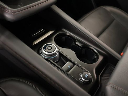 Used 2025 Ford Explorer Active w/ Active Comfort Package image 9