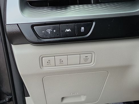 Certified 2024 Kia Carnival LX FWD image 27
