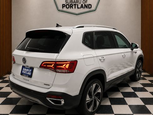 Used 2024 Volkswagen Taos SE AWD/4WD image 3