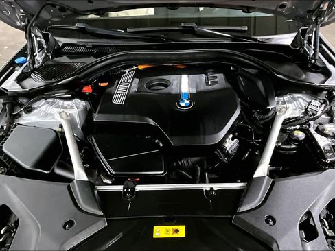 Used 2018 BMW 530e xDrive 530e xDrive iPerformance w/ Premium Package 2 image 32