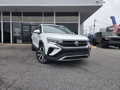 Used 2022 Volkswagen Taos SE w/ IQ.Drive SE Package image 3