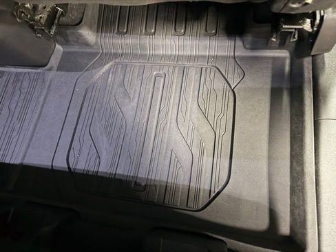 Used 2023 GMC Terrain SLE w/ Driver Convenience Package image 25