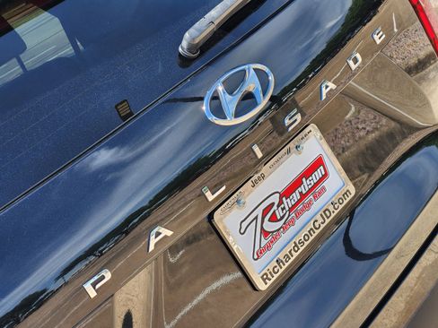 Used 2021 Hyundai Palisade SEL w/ Premium Package FWD image 17