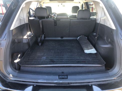 Used 2018 Volkswagen Tiguan SEL image 8