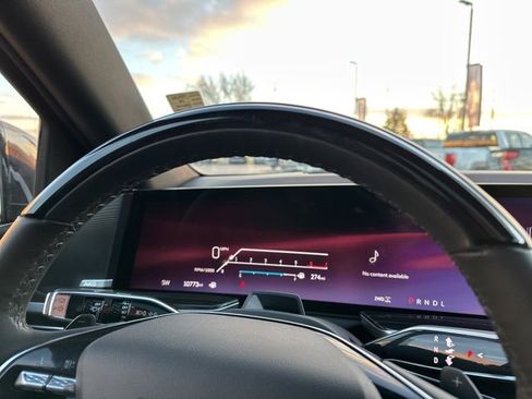 Used 2025 Cadillac Escalade Premium Luxury image 48