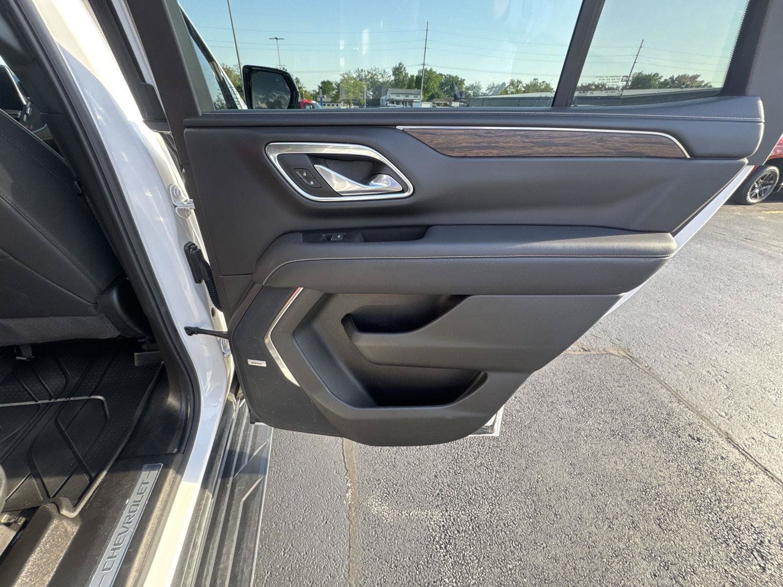 Used 2024 Chevrolet Tahoe Premier AWD/4WD image 15