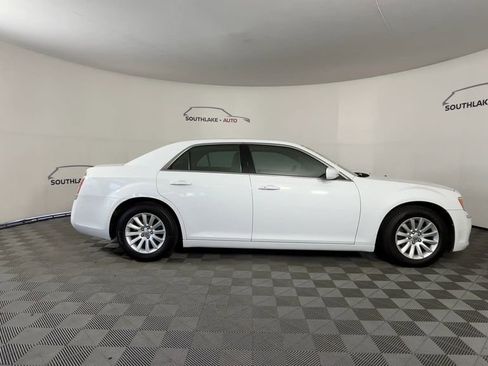 Used 2013 Chrysler 300 RWD image 9