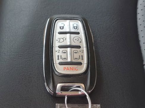 Used 2023 Chrysler Pacifica Touring-L FWD image 41