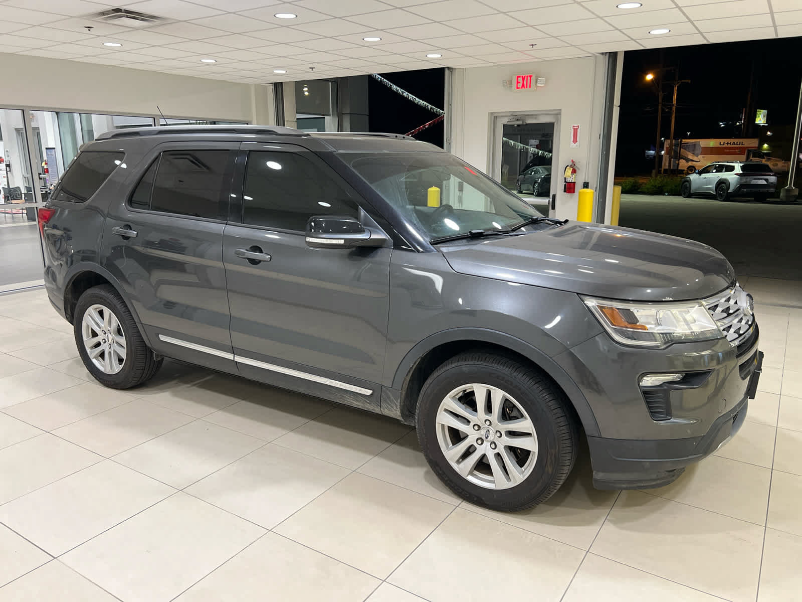 Used 2018 Ford Explorer XLT w/ Equipment Group 202A AWD/4WD image 1