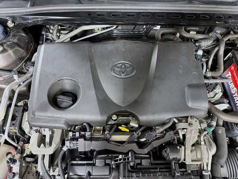 Used 2018 Toyota Camry LE image 27