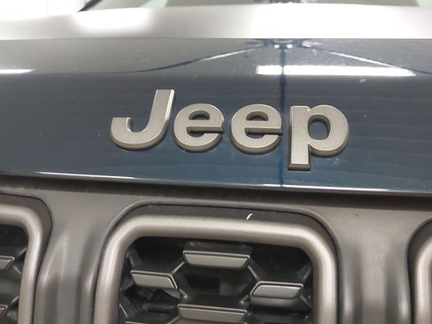 Used 2024 Jeep Compass Trailhawk w/ Trailhawk Elite Group image 31