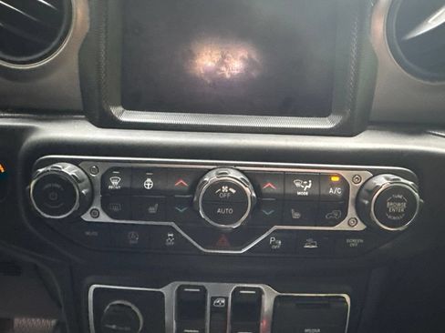 Used 2021 Jeep Gladiator Sport AWD/4WD image 17