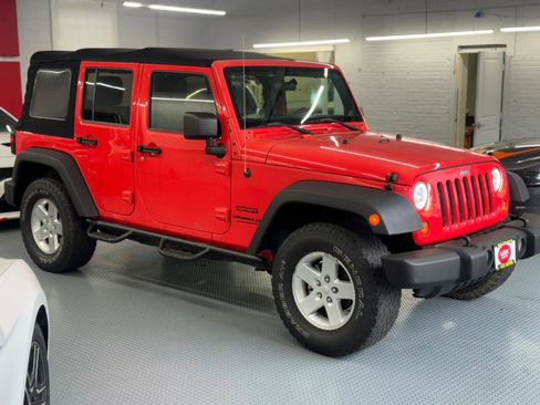 Used 2013 Jeep Wrangler Unlimited Sport image 2