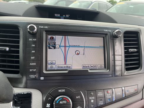 Used 2014 Toyota Sienna Limited w/ Limited Premium Package FWD image 28