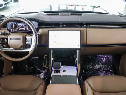 Used 2025 Land Rover Range Rover SE AWD/4WD image 13