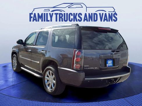 Used 2011 GMC Yukon Denali image 3
