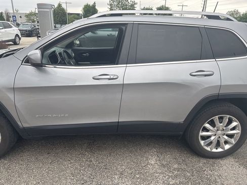 Used 2017 Jeep Cherokee Limited AWD/4WD image 6