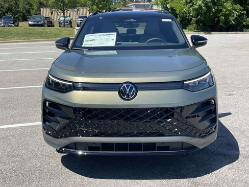 New 2026 Volkswagen Tiguan SE R-Line FWD image 2