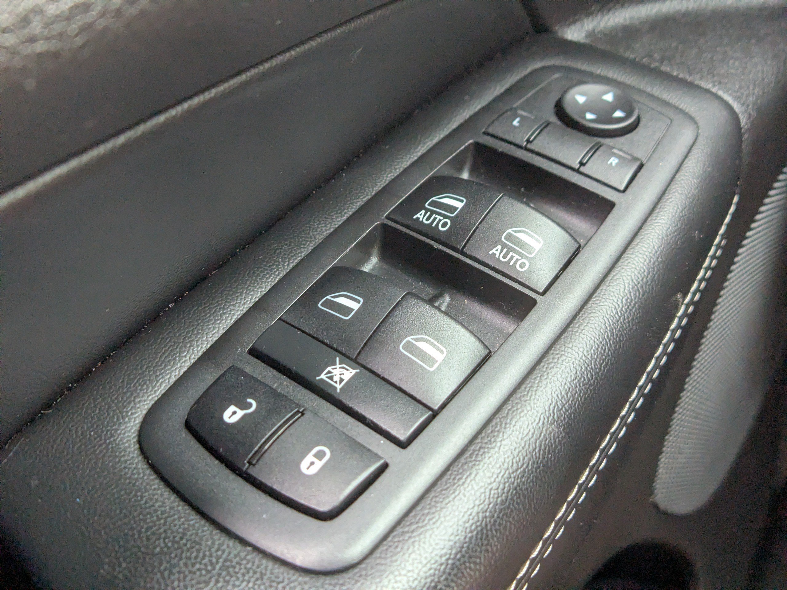 Used 2017 Jeep Grand Cherokee Limited AWD/4WD image 27