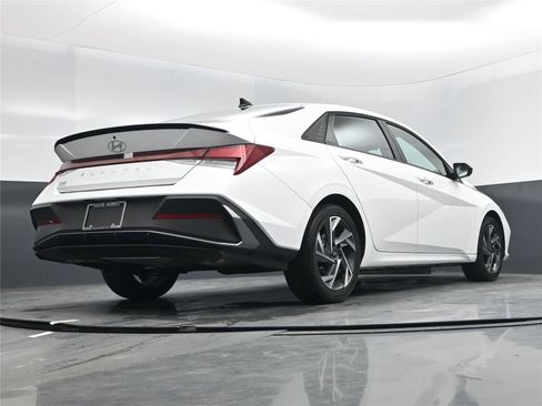 Certified 2025 Hyundai Elantra Sport image 16