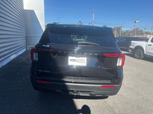 New 2026 Ford Explorer Active RWD image 4