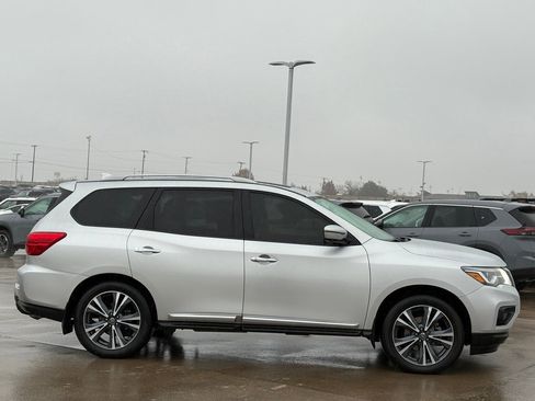 Used 2019 Nissan Pathfinder Platinum image 4
