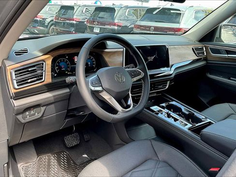 New 2026 Volkswagen Atlas SE image 8