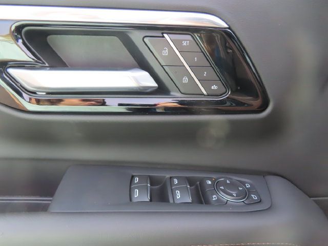 Used 2026 Chevrolet Suburban High Country AWD/4WD image 13