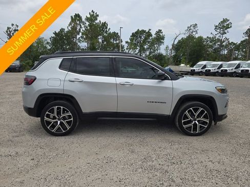 Certified 2025 Jeep Compass Limited w/ Elite Group AWD/4WD image 3