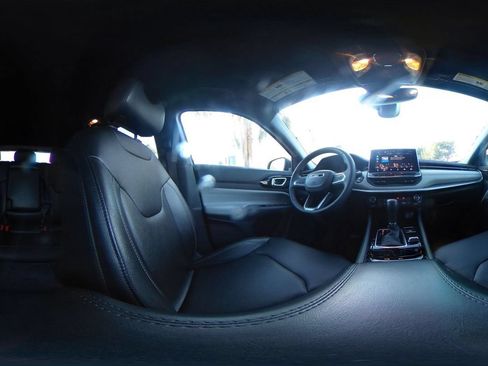 Used 2025 Jeep Compass Limited AWD/4WD image 38