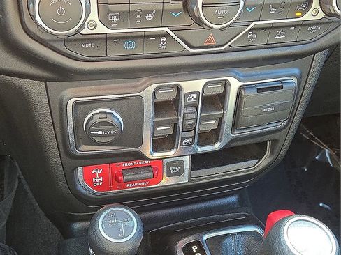 Used 2023 Jeep Wrangler Unlimited Rubicon 4xe image 29