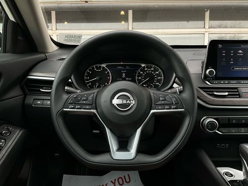 Used 2025 Nissan Altima 2.5 SV image 30