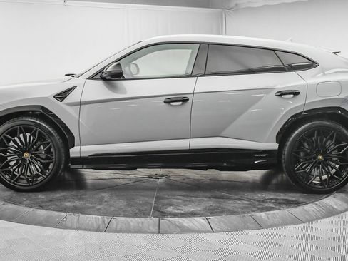 Used 2025 Lamborghini Urus SE image 4