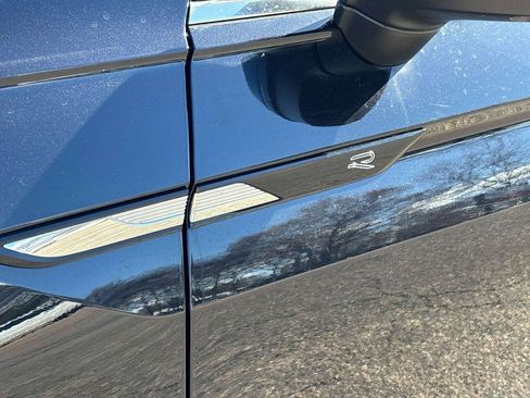 Used 2023 Volkswagen Tiguan SEL R-Line AWD/4WD image 7