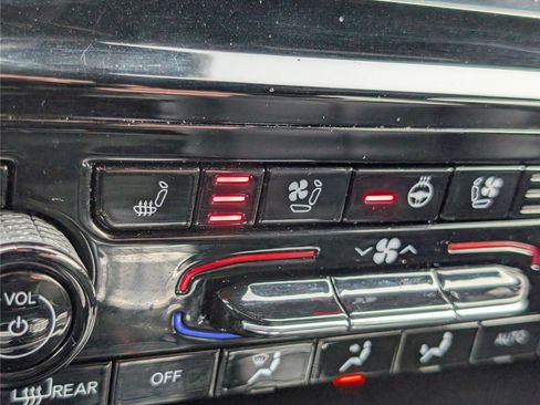 Used 2022 Jeep Grand Cherokee Overland w/ Luxury Tech Group IV image 30