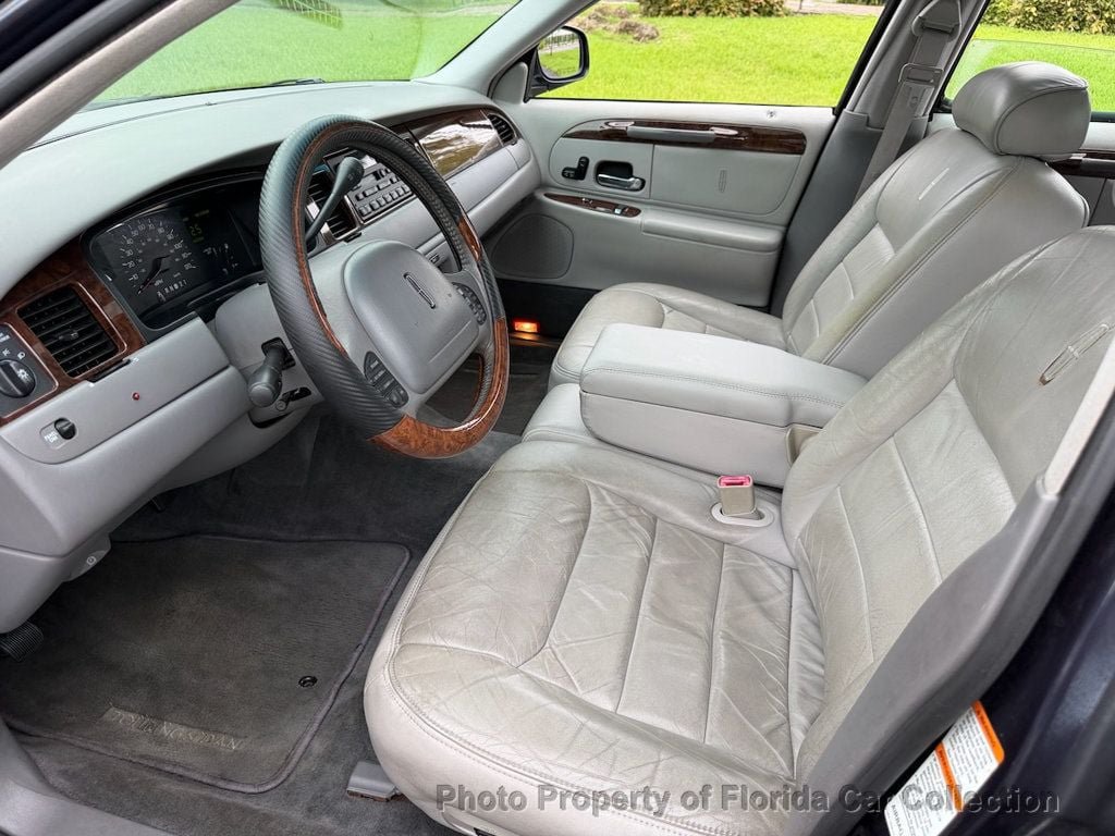 Used 1999 Lincoln Town Car Signature RWD image 23