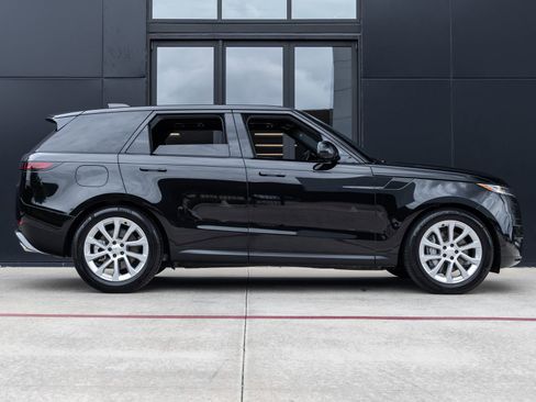 Used 2025 Land Rover Range Rover Sport SE image 10