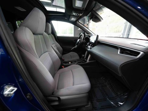Used 2024 Toyota Corolla Cross AWD Hybrid w/ Moonroof Package image 27