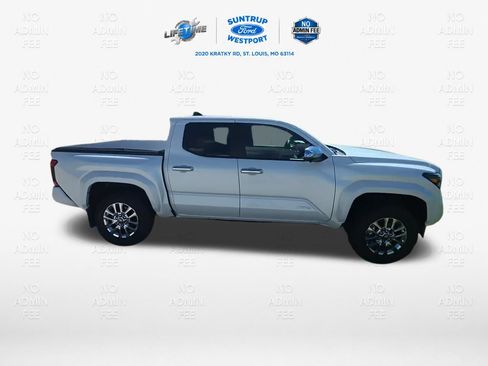 Used 2025 Toyota Tacoma Limited AWD/4WD image 34